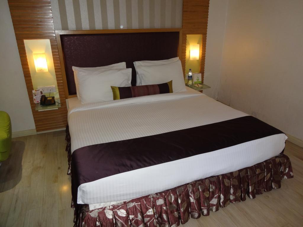 The Purple Leaf Hotels Hyderabad Exterior photo