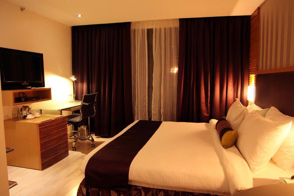 The Purple Leaf Hotels Hyderabad Exterior photo
